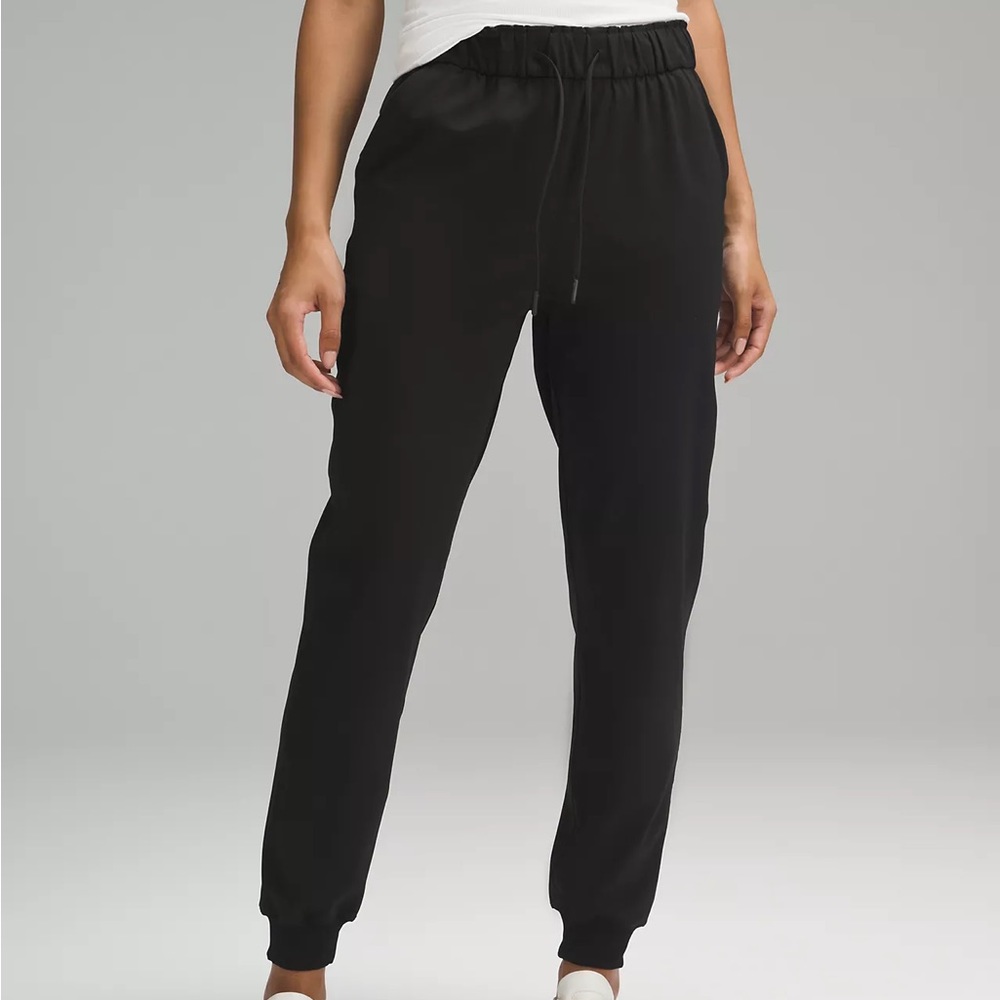 NWOT Black Lululemon Stretch Joggers Sz 4